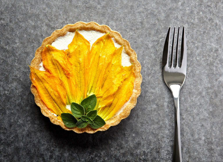 Goat cheese tart with courgette flowers